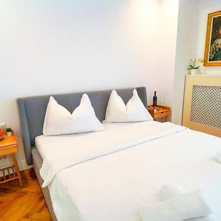 Luxury Central Park Apartment Bucharest Exterior photo