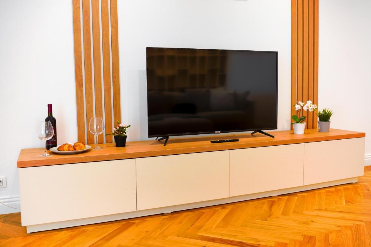 Luxury Central Park Apartment Bucharest Exterior photo