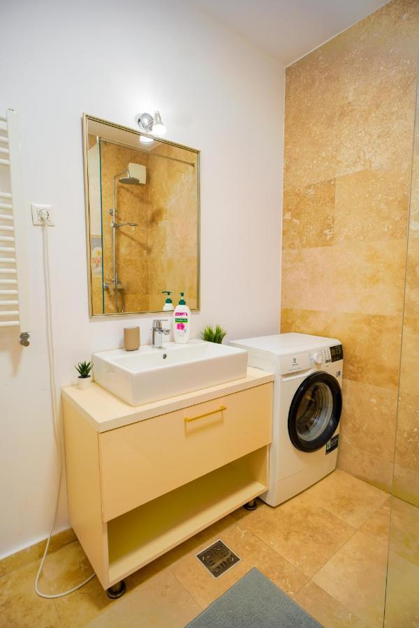 Luxury Central Park Apartment Bucharest Exterior photo