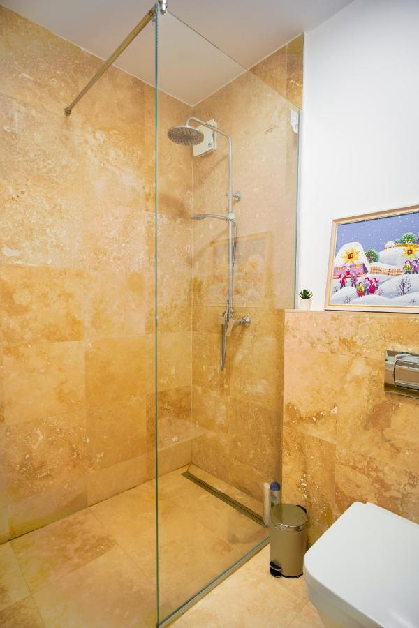 Luxury Central Park Apartment Bucharest Exterior photo