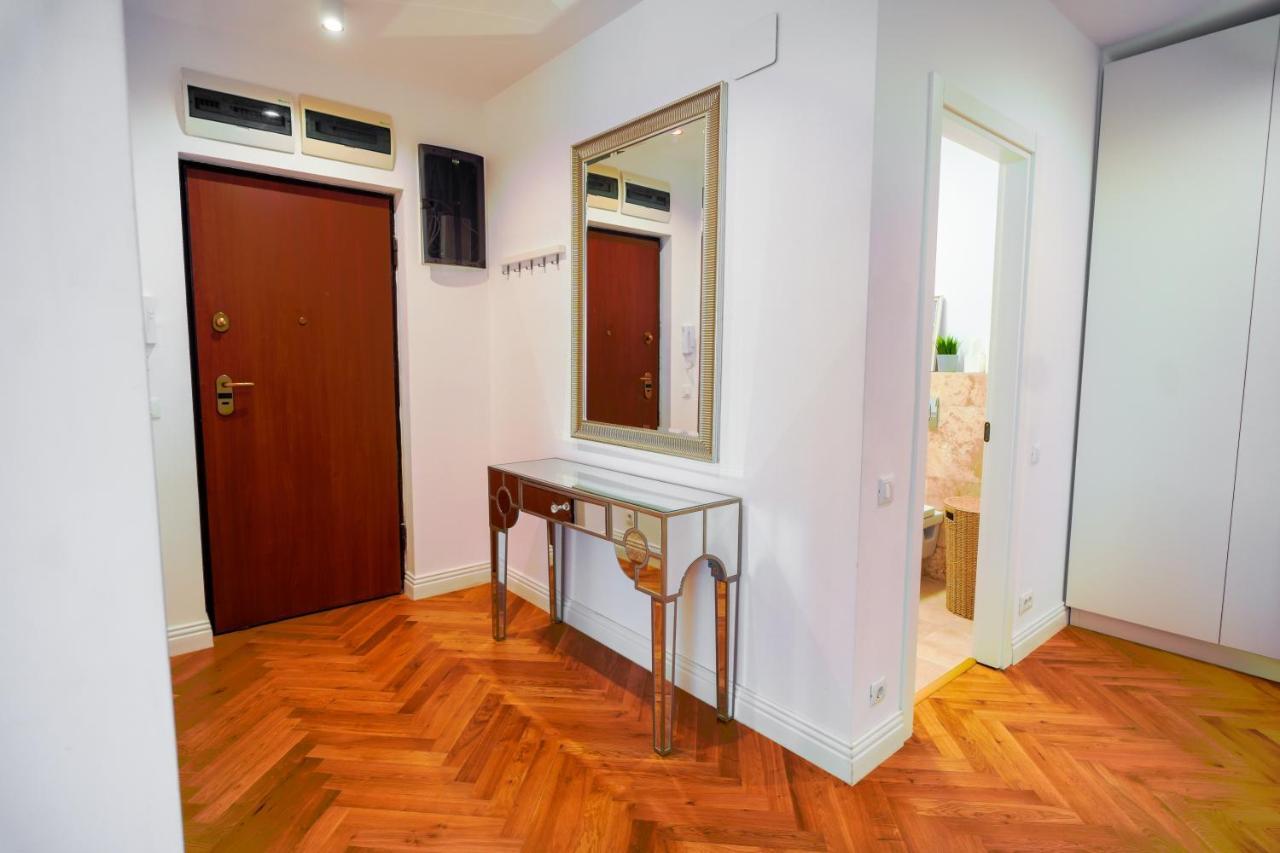 Luxury Central Park Apartment Bucharest Exterior photo